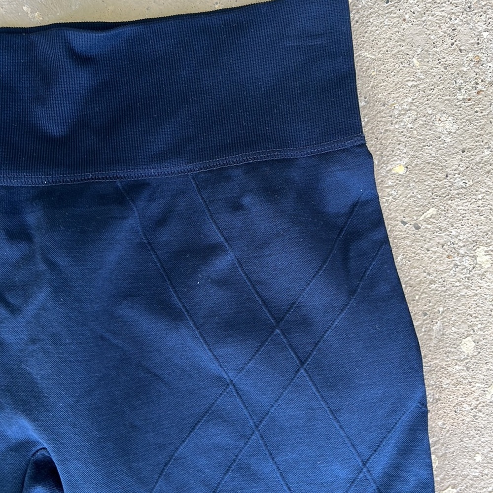 Like new Forever 21 ombre Capri leggings - Picture 2 of 11